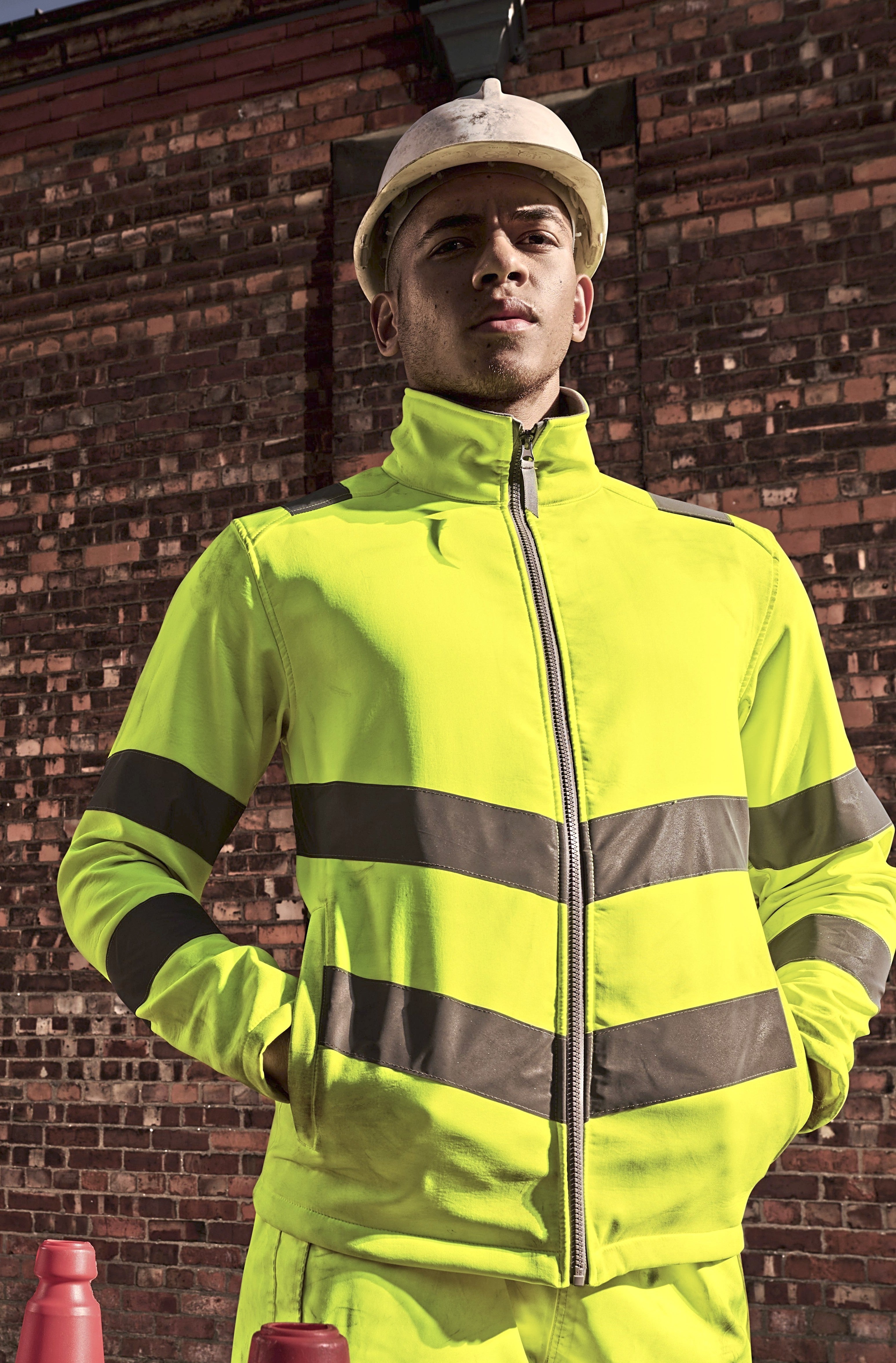 Pro Contract Hi-Vis Ablaze 2L Softshell Jacke – bedruckt oder bestickt